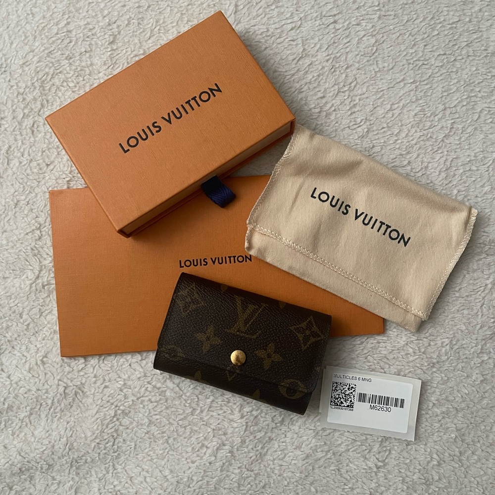 Authentic Louis Vuitton 6 Key Holder